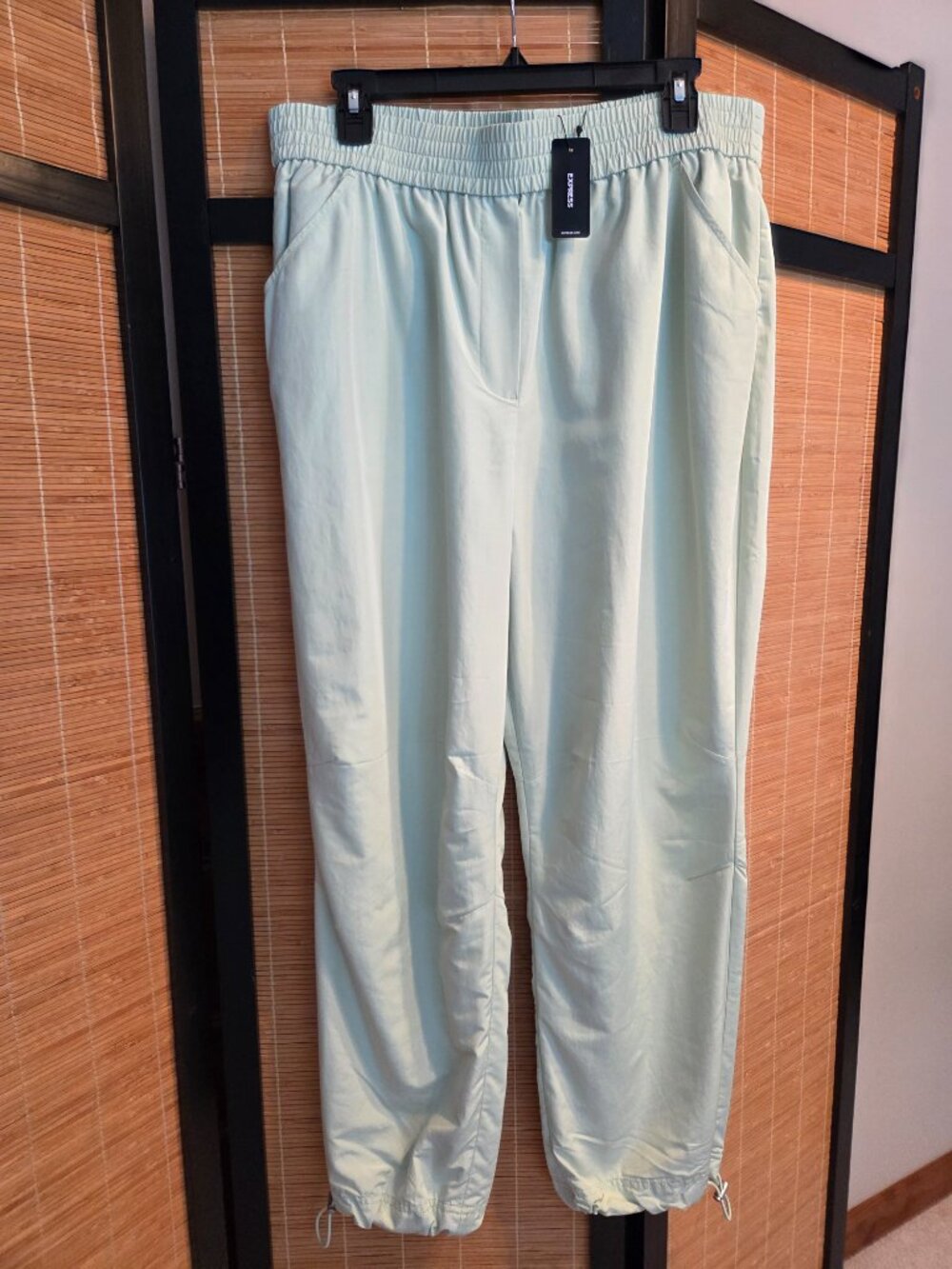 EXPRESS Women's Size L/XL High Waisted Barrel Leg, Convertible Hem Joggers Pants